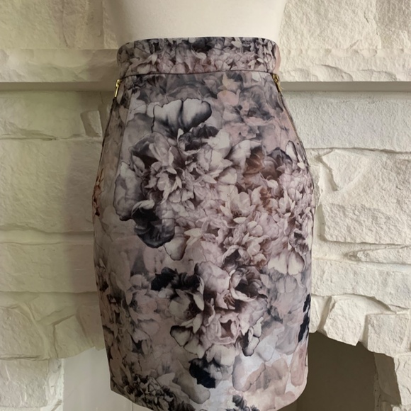 Floral Pencil Skirt - Picture 4 of 6